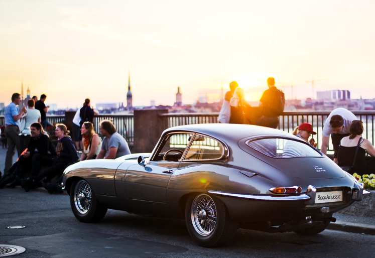 wedding-transport-classic-wedding-car-jaguar-etype.png